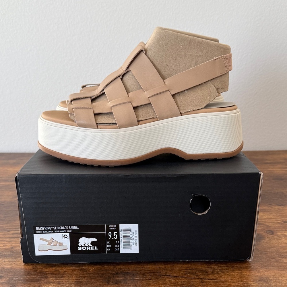 NWT Sorel Women's Beige and Cream Platform Sandals